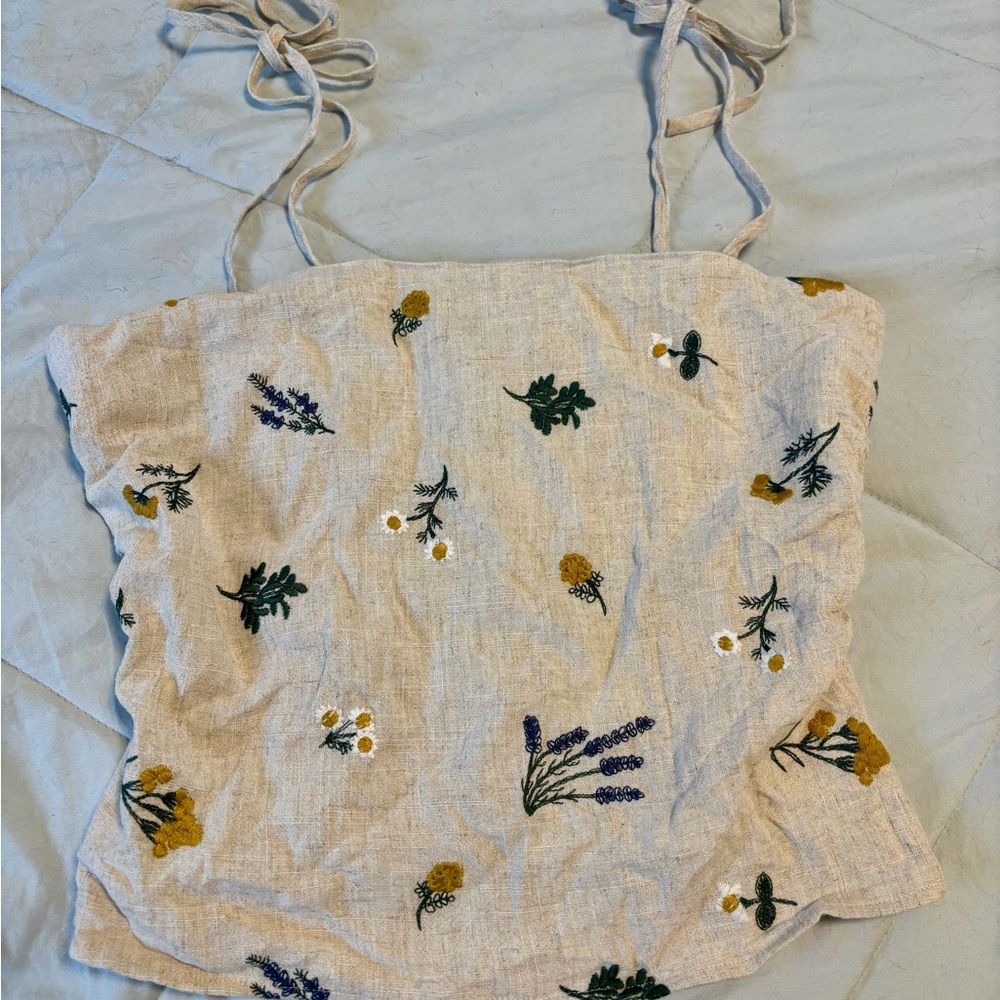 Kourt Floral Embroidered Beige Tank Top - size L